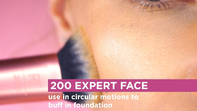 Real Techniques Makeup Brush Set with Sponge Blender for Eyeshadow, Foundation, Blush, and Concealer, Set of 5